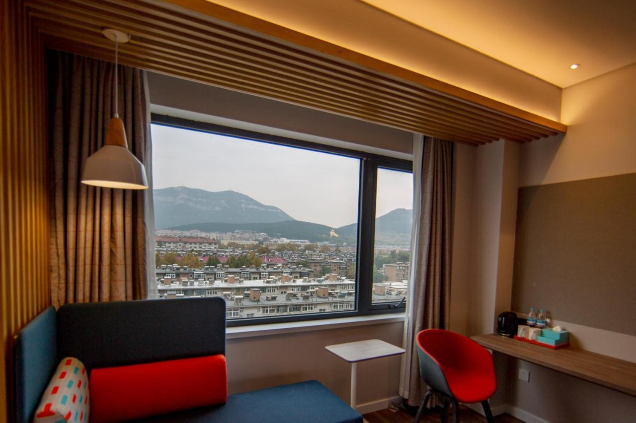 Holiday Inn Express Jinan Jingshi Road, An Ihg Hotel Экстерьер фото
