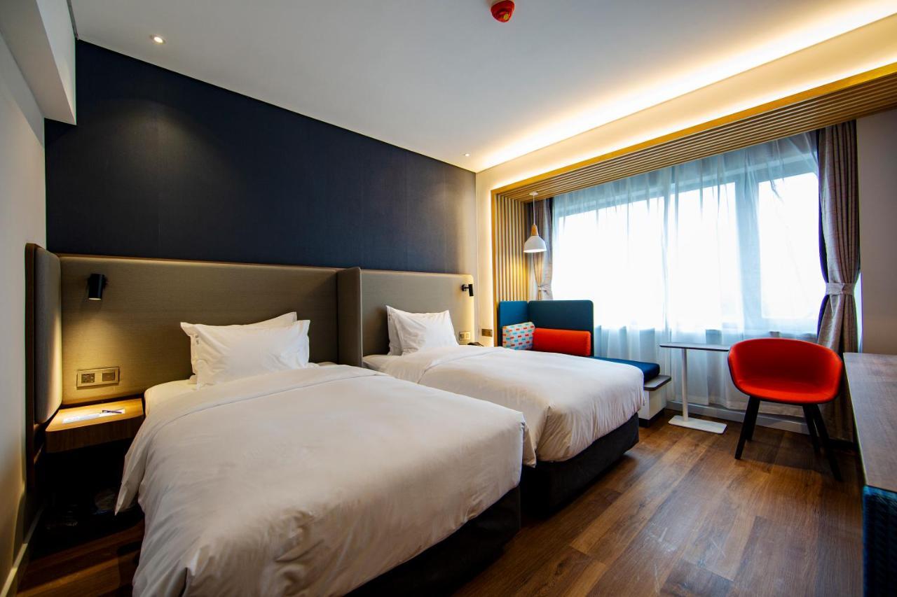 Holiday Inn Express Jinan Jingshi Road, An Ihg Hotel Экстерьер фото