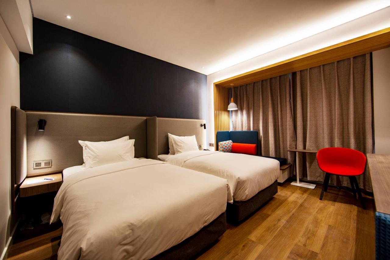 Holiday Inn Express Jinan Jingshi Road, An Ihg Hotel Экстерьер фото
