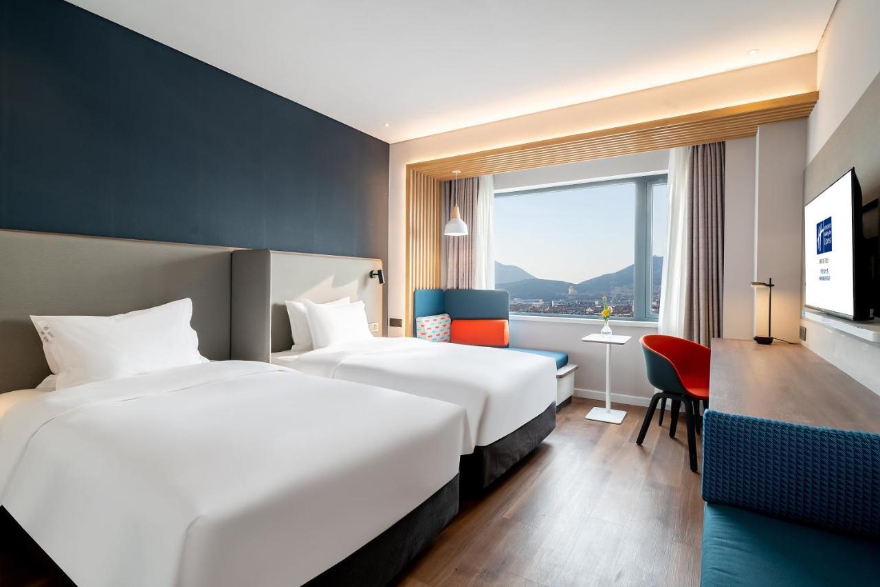 Holiday Inn Express Jinan Jingshi Road, An Ihg Hotel Экстерьер фото