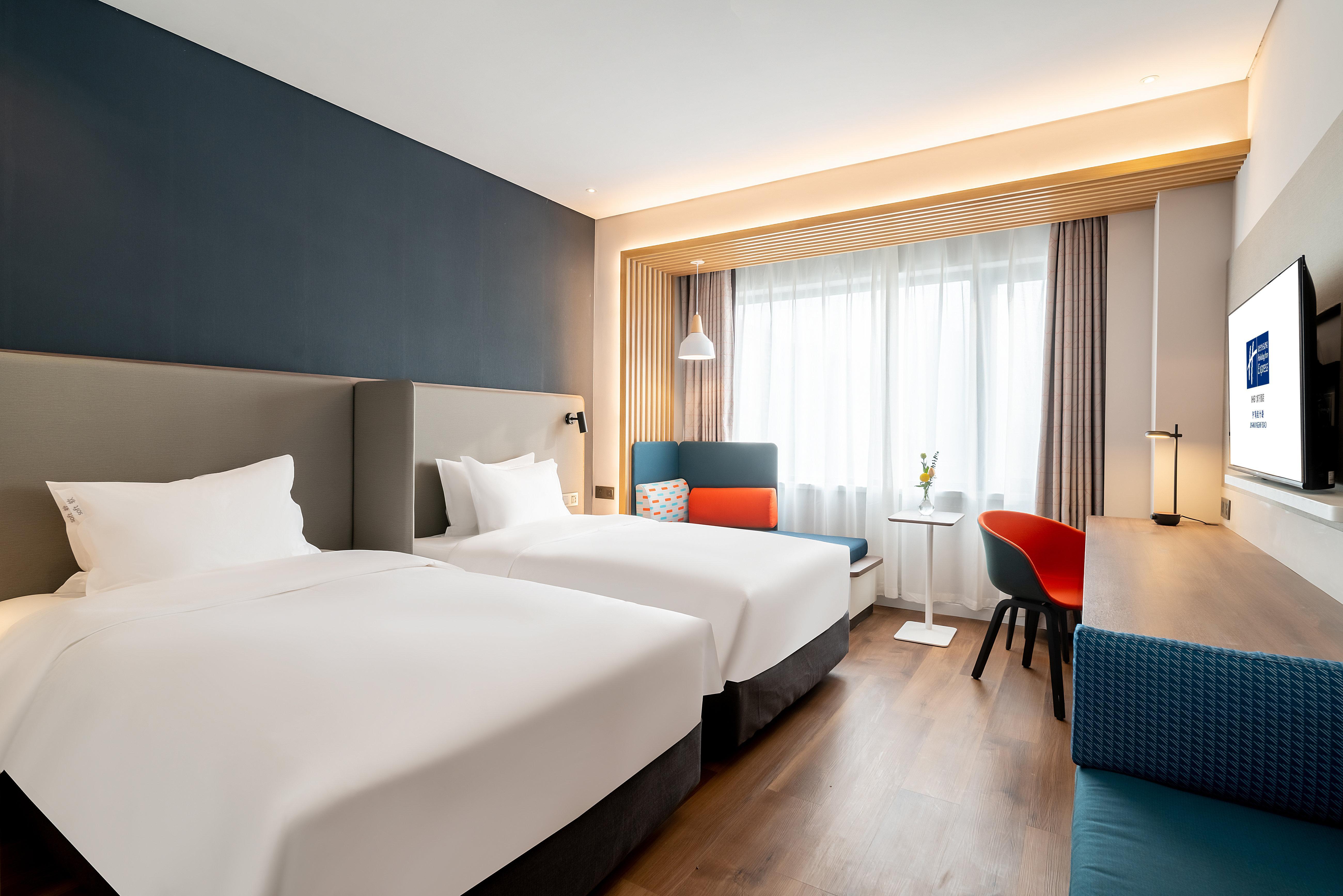 Holiday Inn Express Jinan Jingshi Road, An Ihg Hotel Экстерьер фото