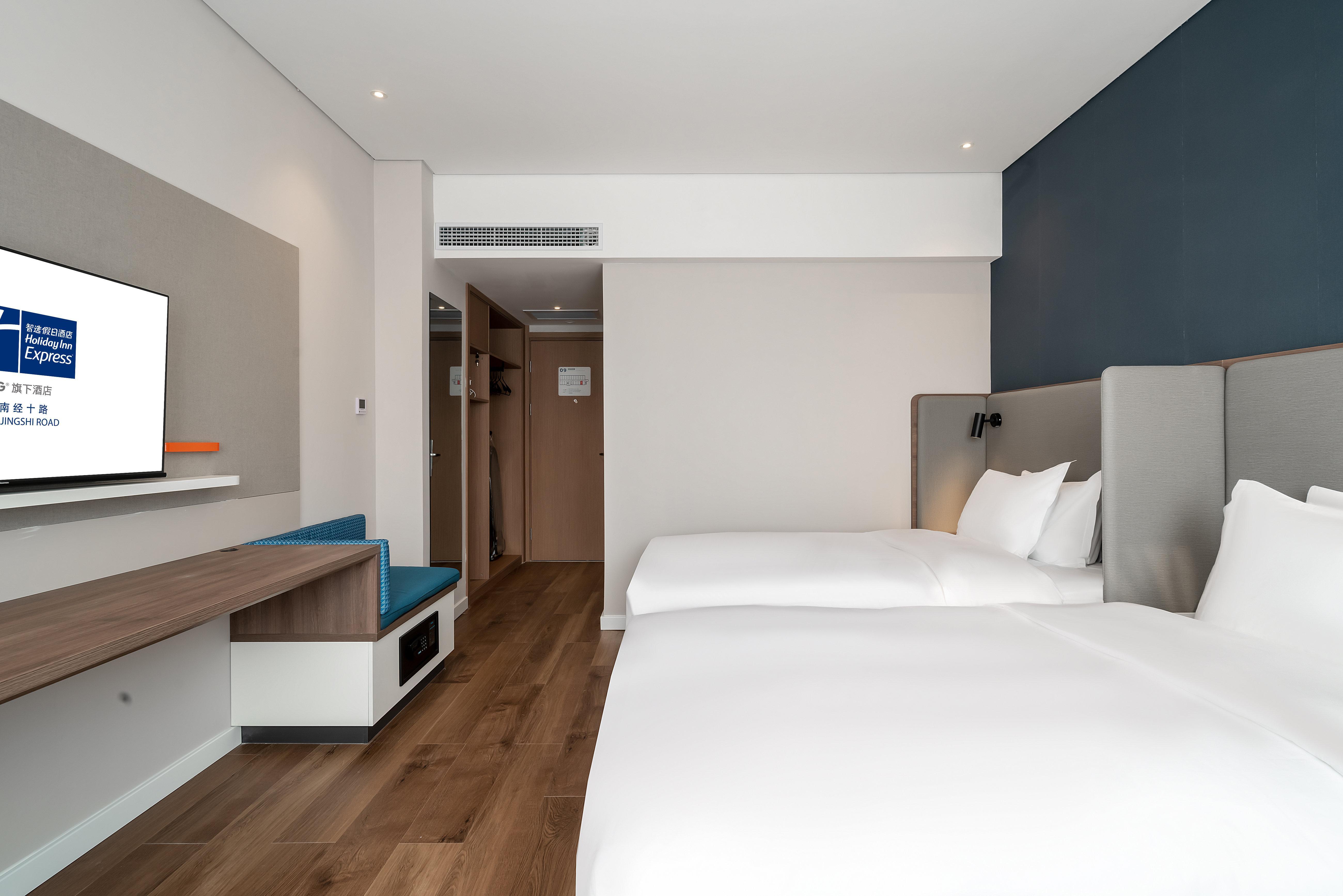 Holiday Inn Express Jinan Jingshi Road, An Ihg Hotel Экстерьер фото