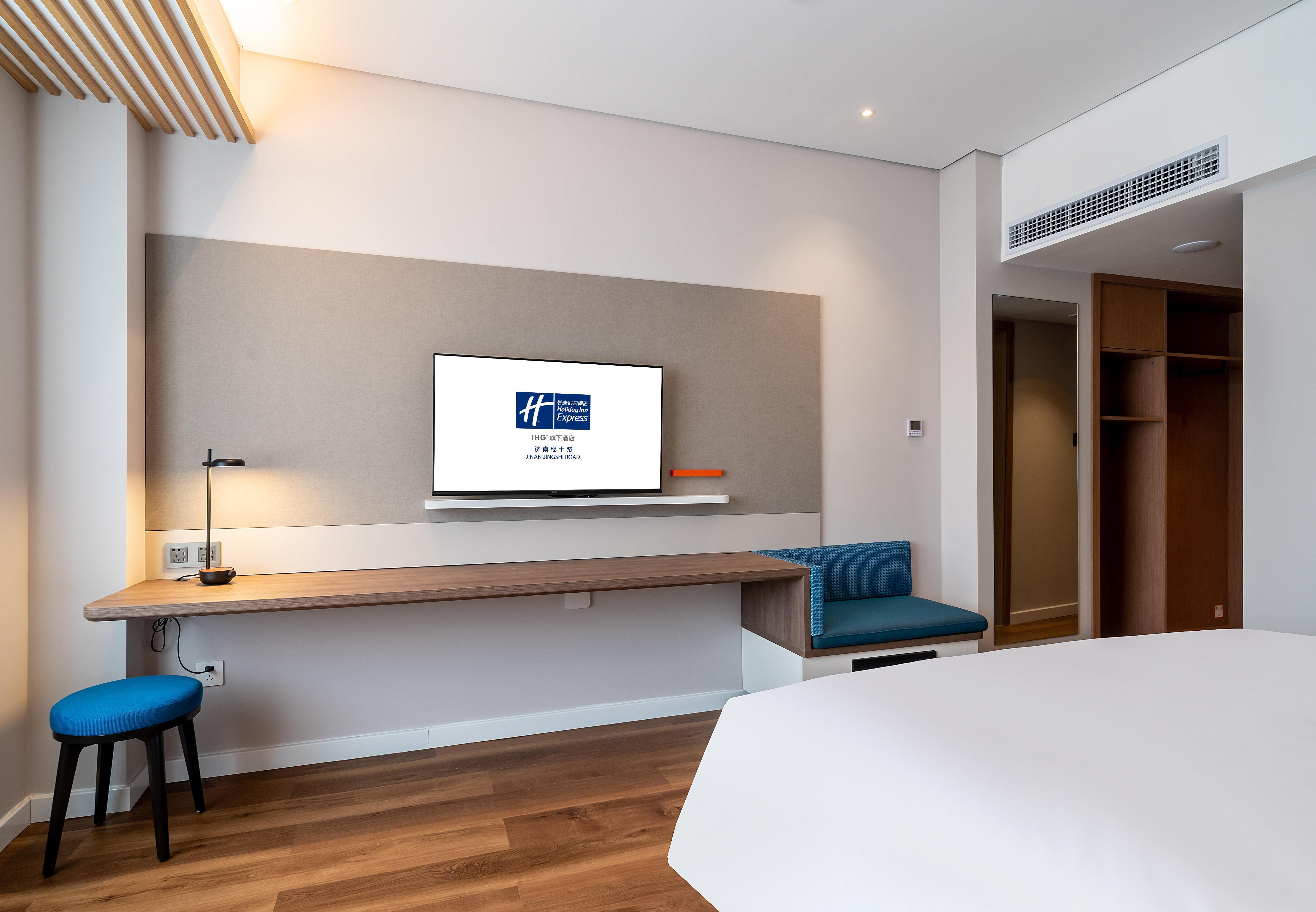 Holiday Inn Express Jinan Jingshi Road, An Ihg Hotel Экстерьер фото
