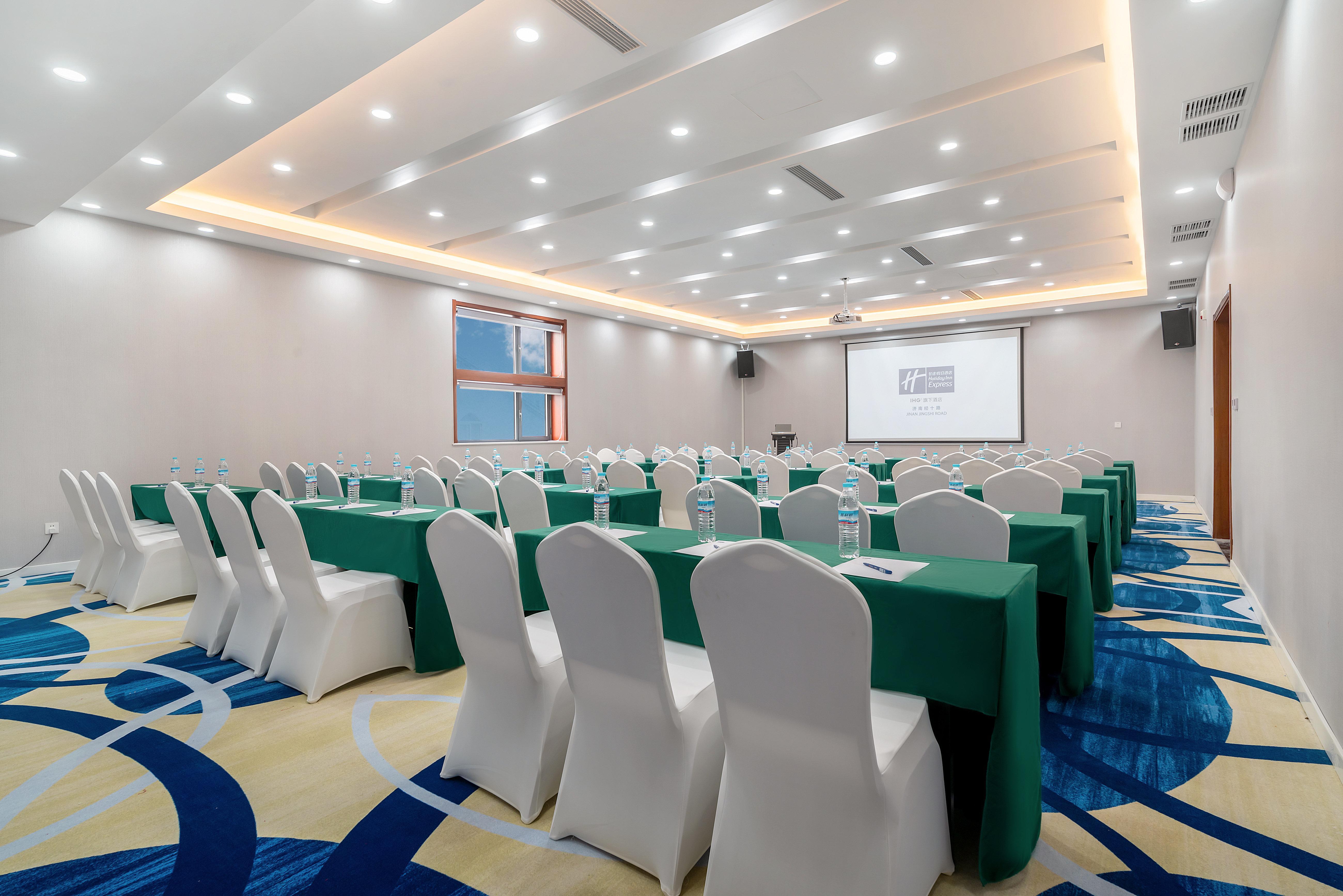 Holiday Inn Express Jinan Jingshi Road, An Ihg Hotel Экстерьер фото