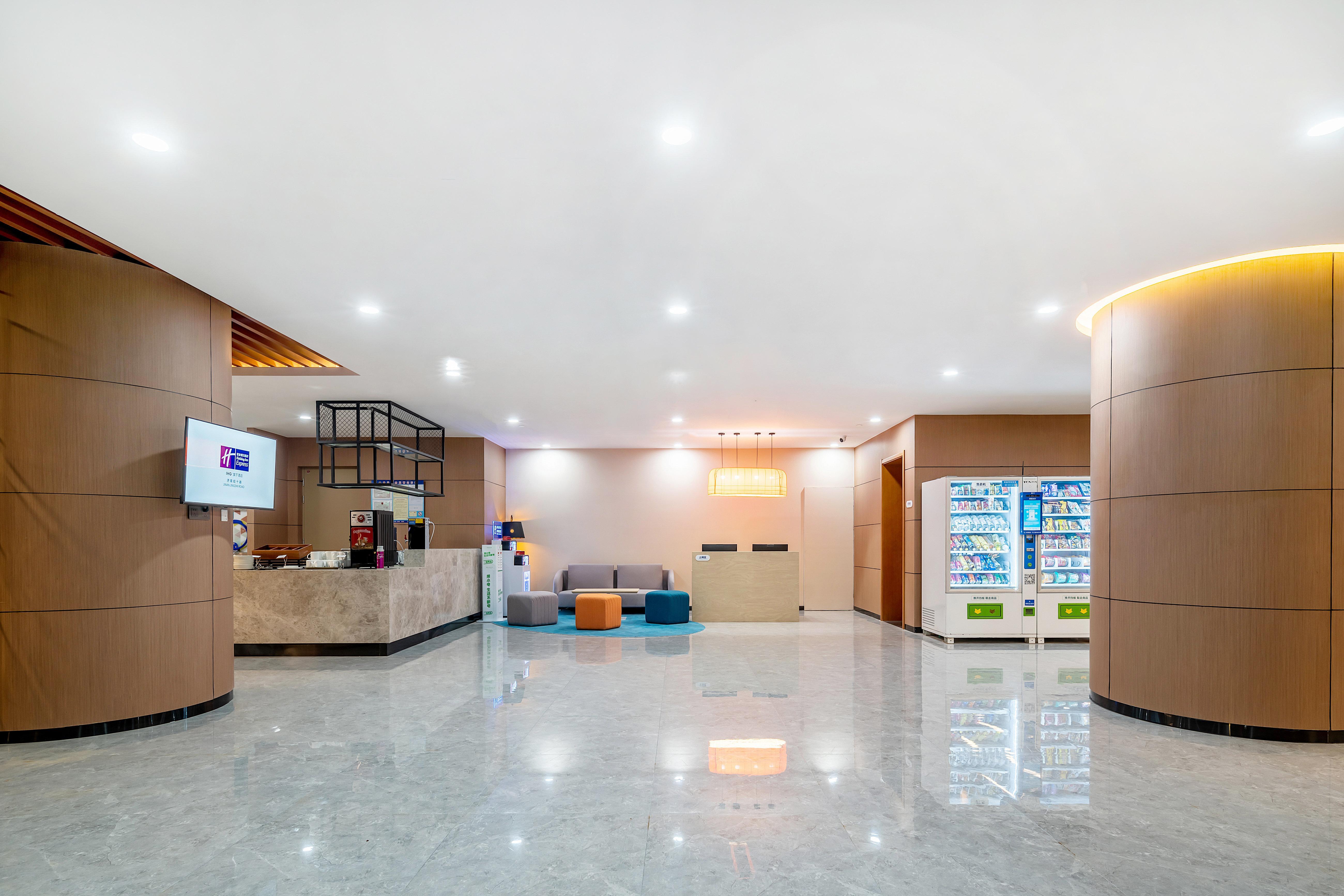 Holiday Inn Express Jinan Jingshi Road, An Ihg Hotel Экстерьер фото