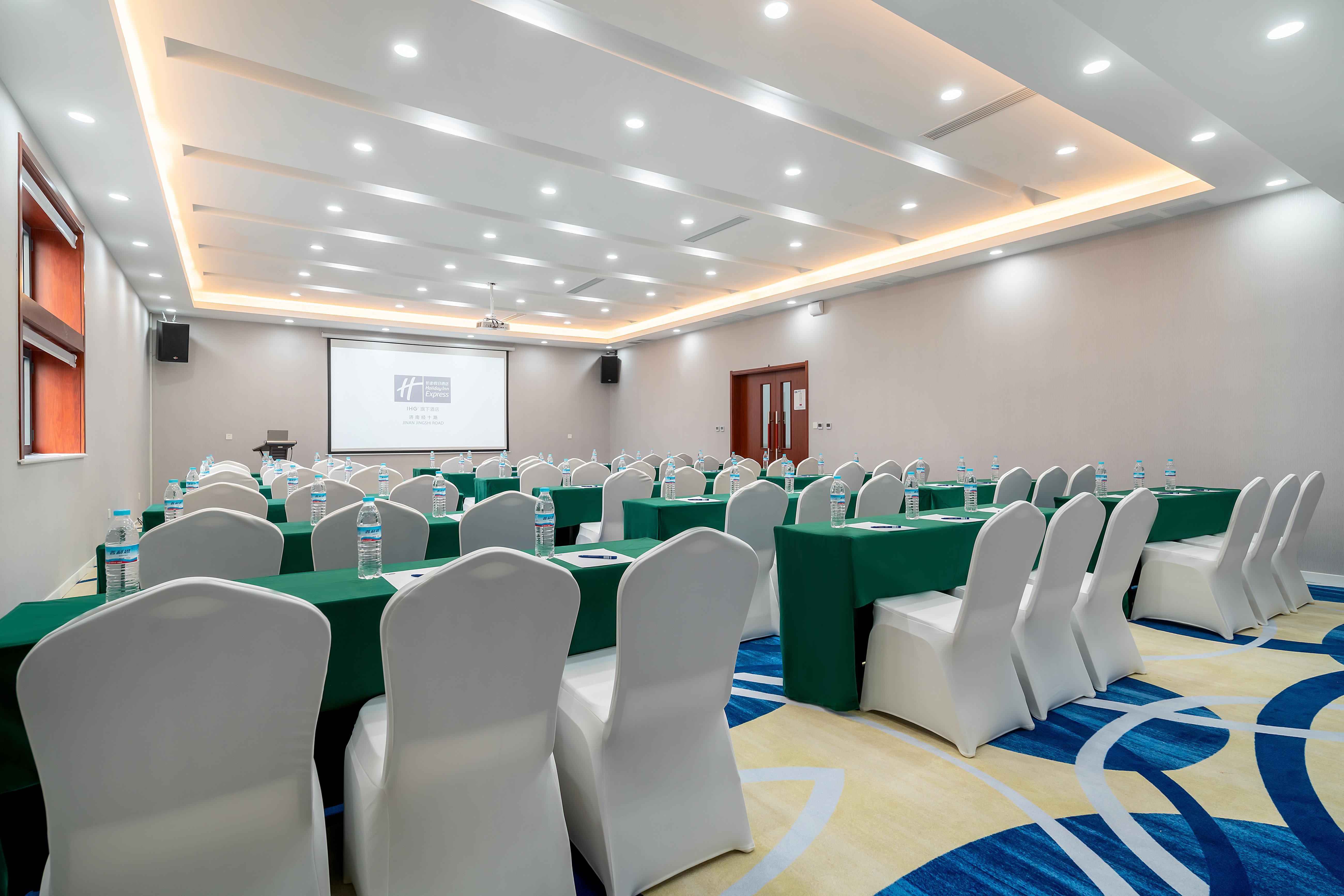 Holiday Inn Express Jinan Jingshi Road, An Ihg Hotel Экстерьер фото
