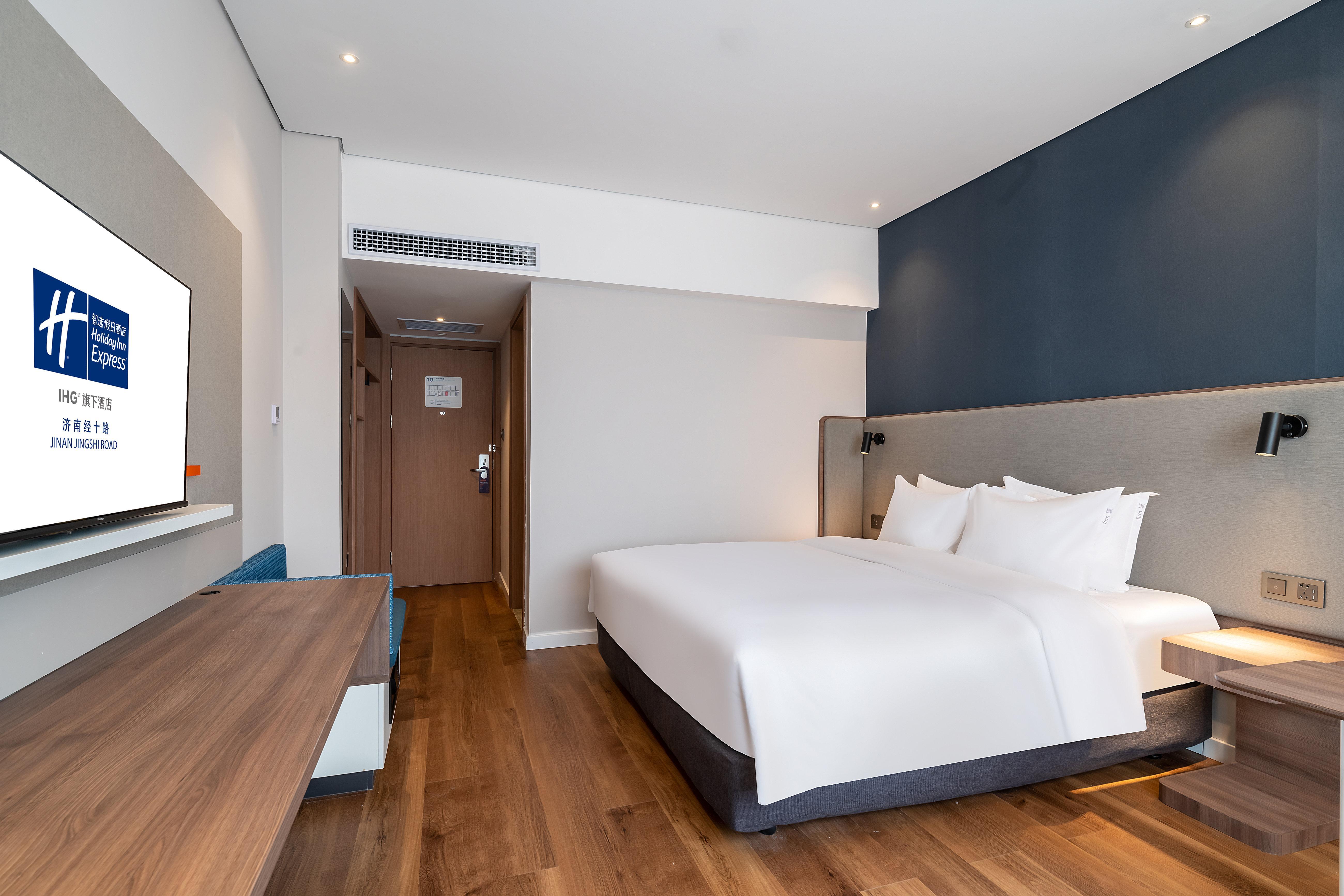 Holiday Inn Express Jinan Jingshi Road, An Ihg Hotel Экстерьер фото