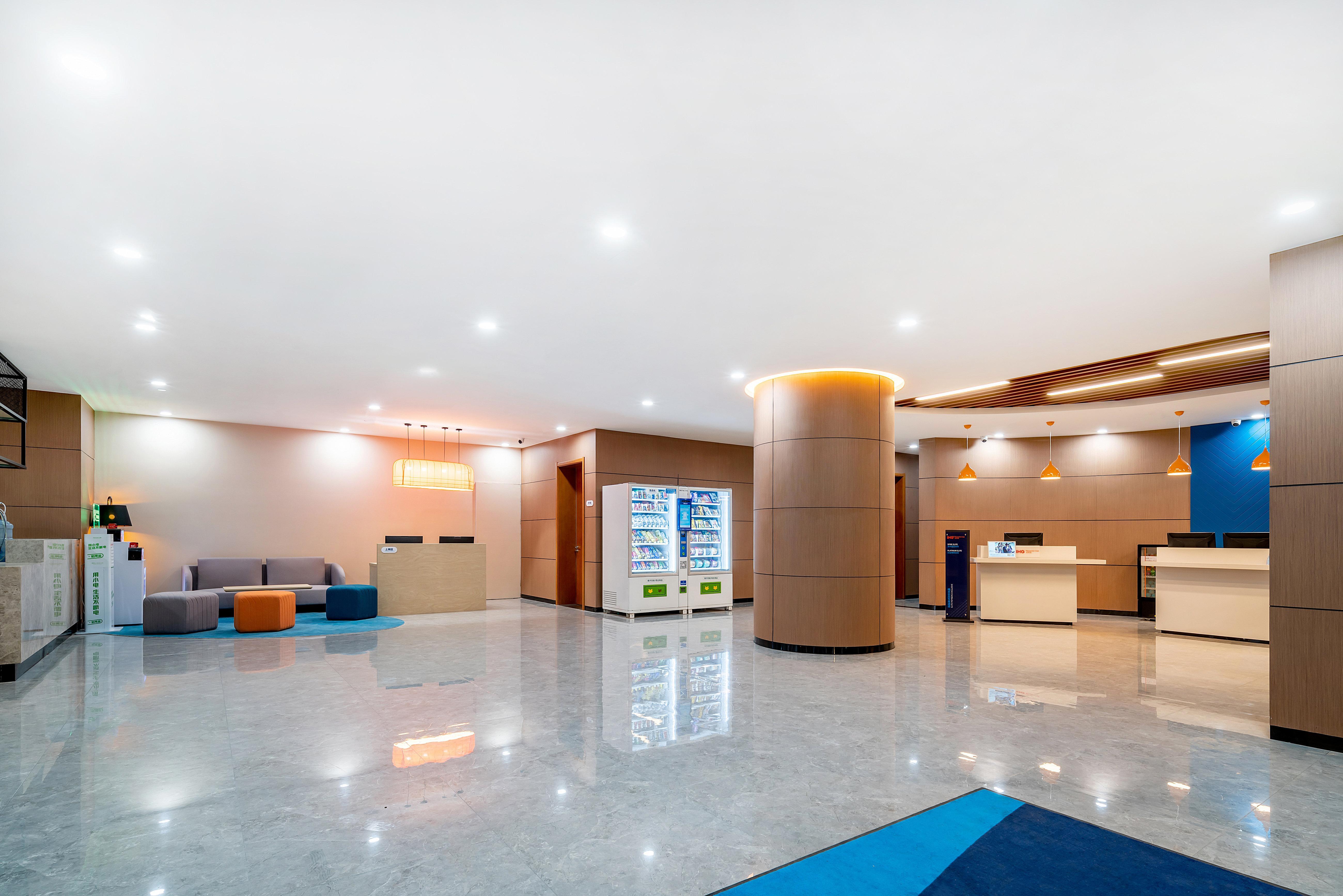 Holiday Inn Express Jinan Jingshi Road, An Ihg Hotel Экстерьер фото