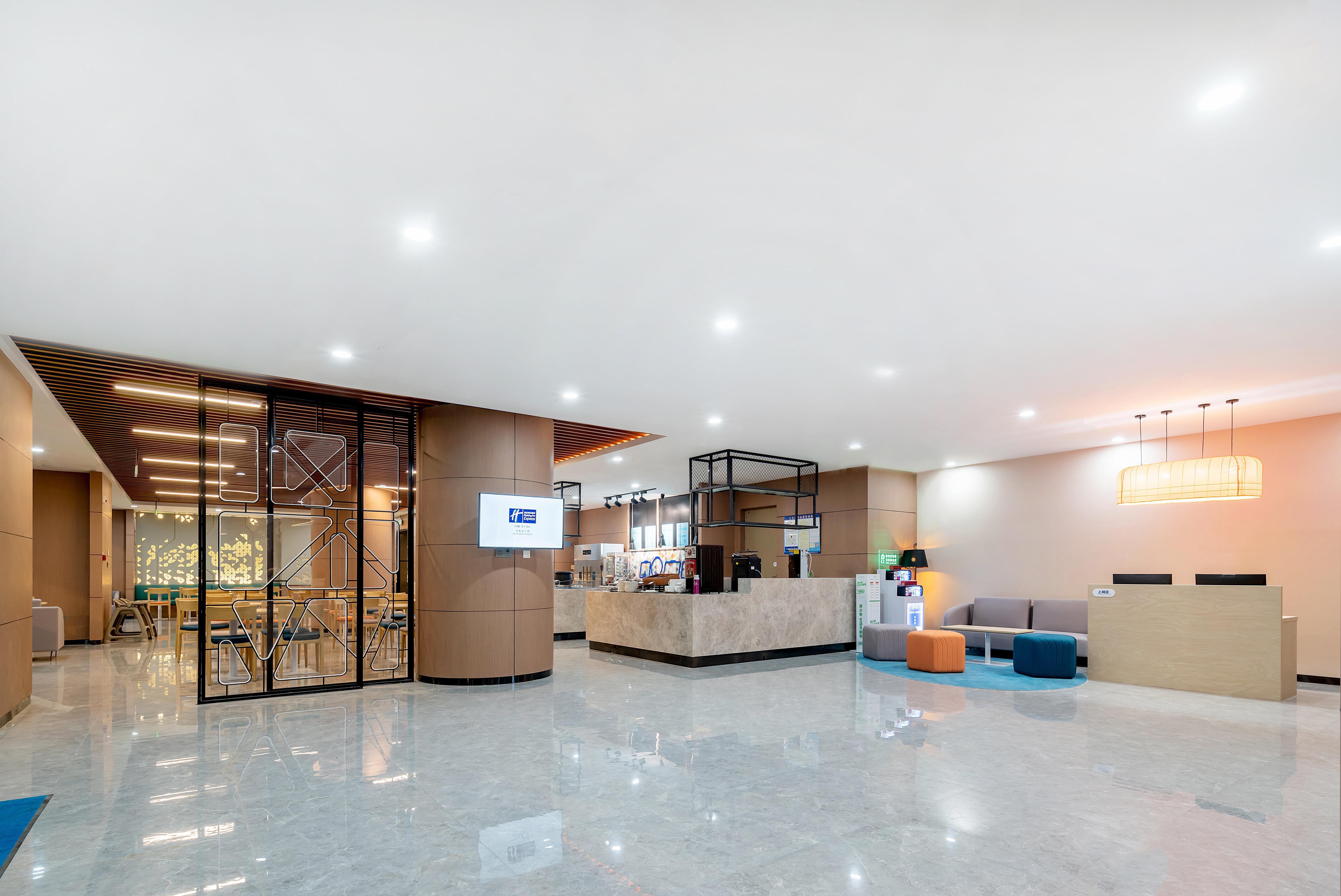 Holiday Inn Express Jinan Jingshi Road, An Ihg Hotel Экстерьер фото